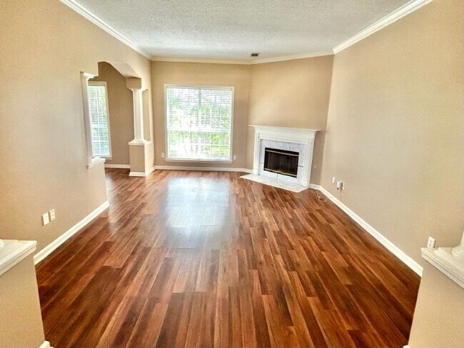 Building Photo - 8611 High Cotton Cove