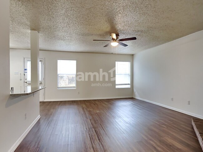 Foto del edificio - 5205 Bedfordshire Dr