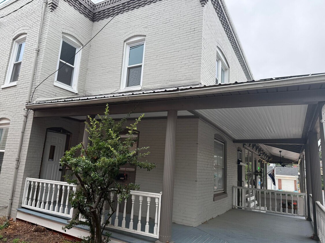 Foto del edificio - 1st floor apartment in downtown Milton