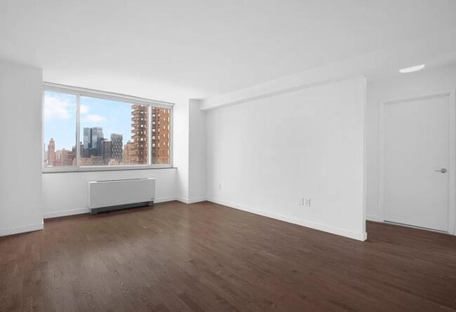 Building Photo - 420 W 42nd St