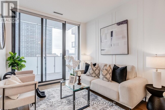 Building Photo - 25 Richmond St E