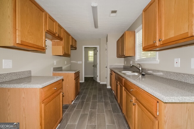 Building Photo - 405 Hawthorne Cir