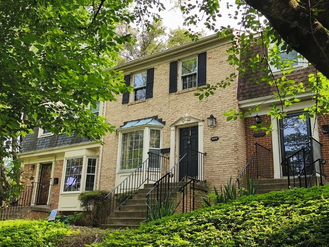 McLean Park Haven: Serene Living in a Tran... - McLean Park Haven: Serene Living in a Tran... Apartment
