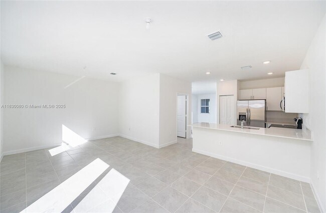 Foto del edificio - 2680 SE 10th St