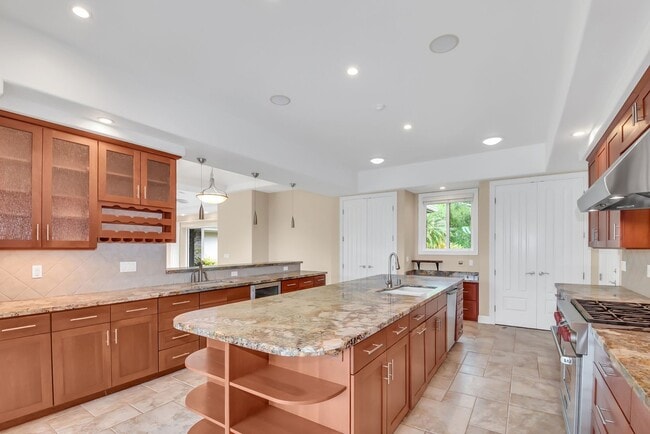 Building Photo - Ohai Estates 4 Bed 4.5 Bathroom Home Avail...