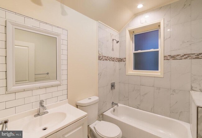 Building Photo - 723 S 56th St