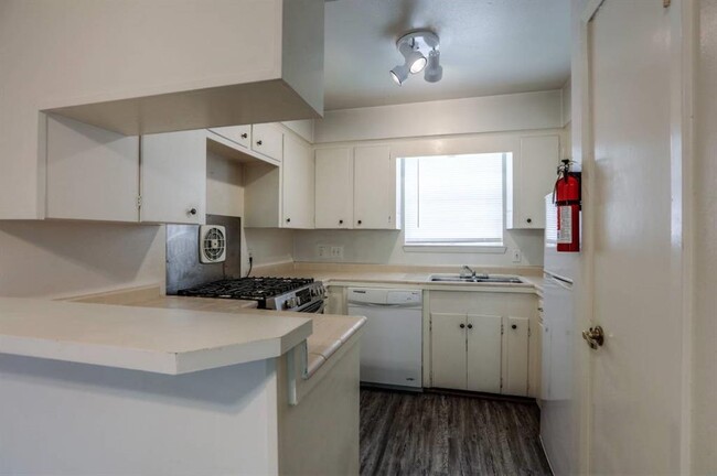 Foto del edificio - 1521 Rutland St