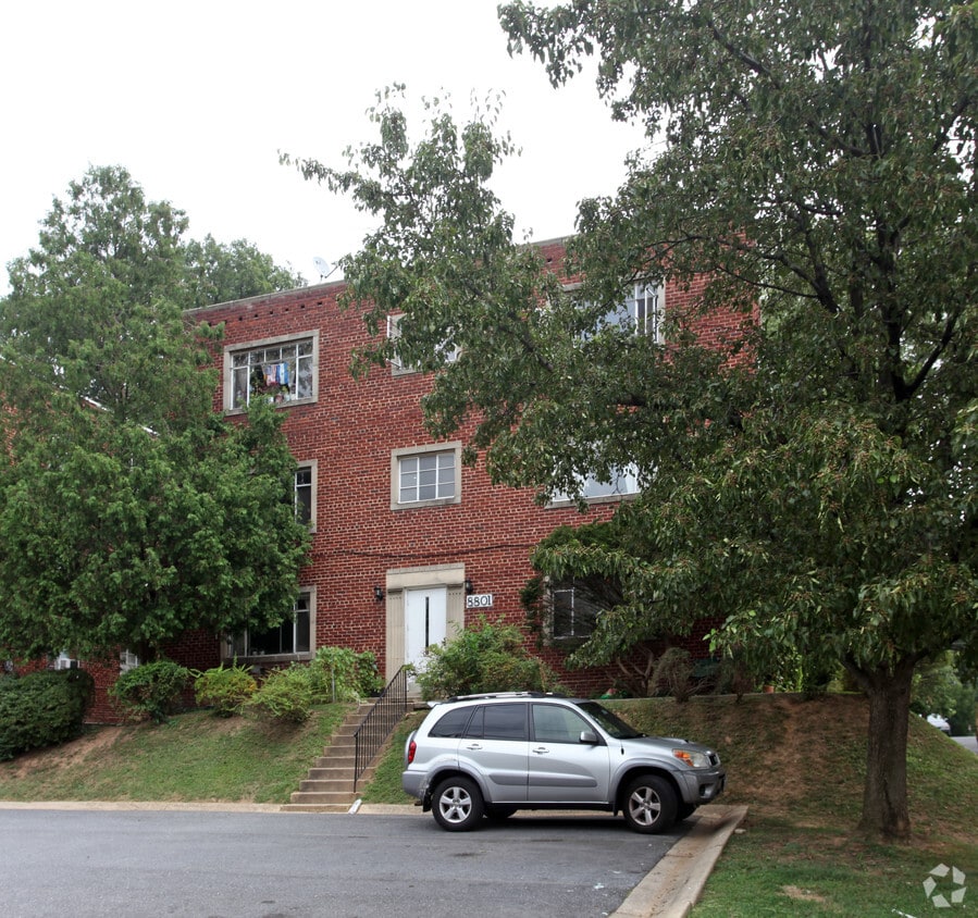 Primary Photo - 8801 Plymouth St