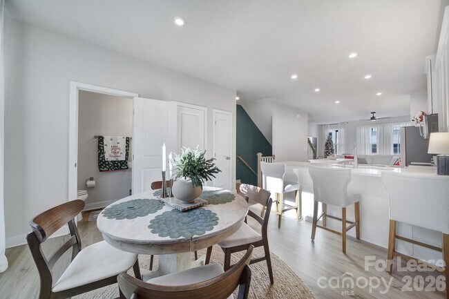 Foto del edificio - 6120 Station Crossing Ave