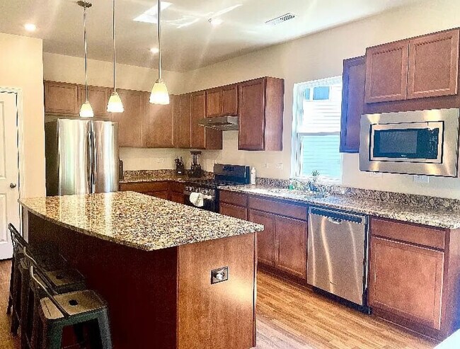 Foto del edificio - Room in House on Okeechobee Ct