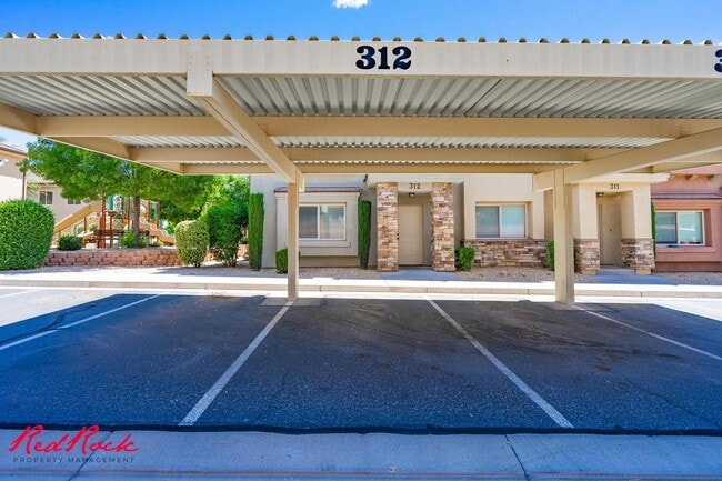 Foto del edificio - DOG-FRIENDLY 3 Bedroom Townhome with INTERNET INCLUDED!