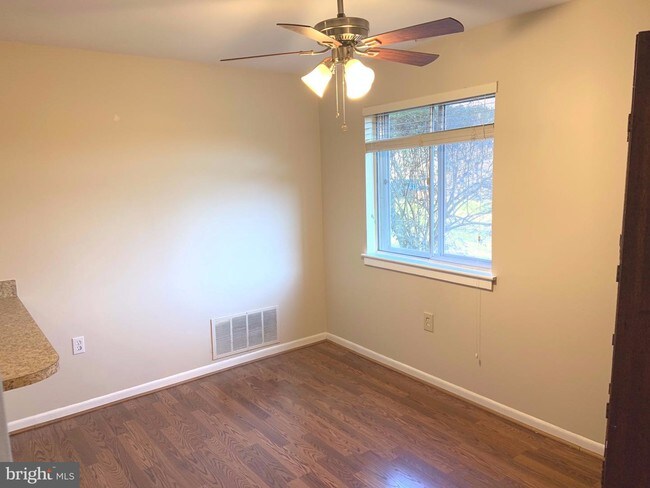 Foto del edificio - 5021 Green Mountain Cir