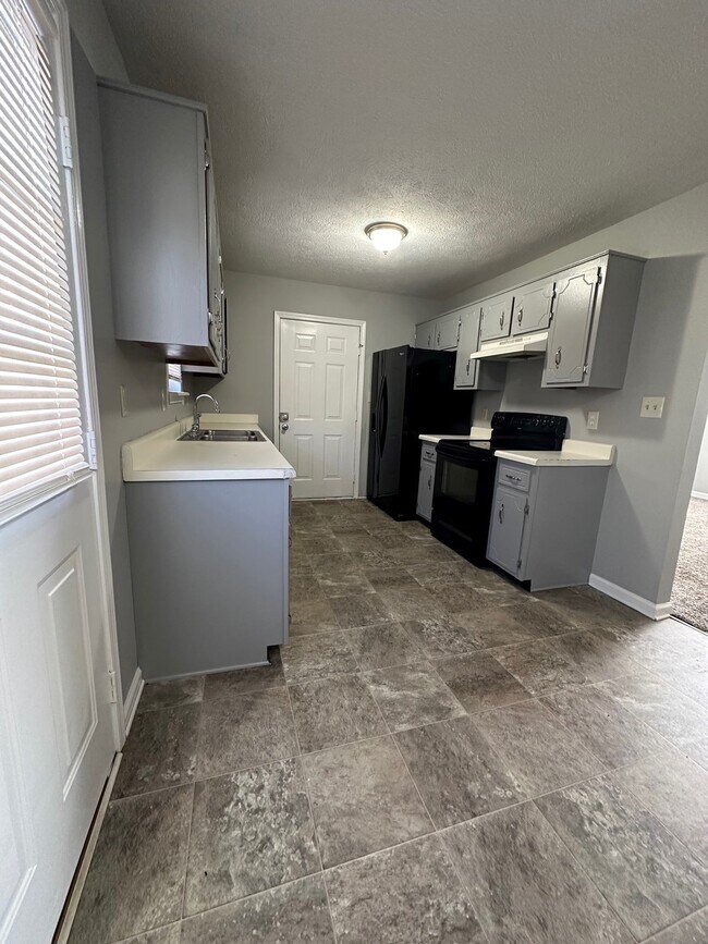 Foto del edificio - 1058 Bush Ave