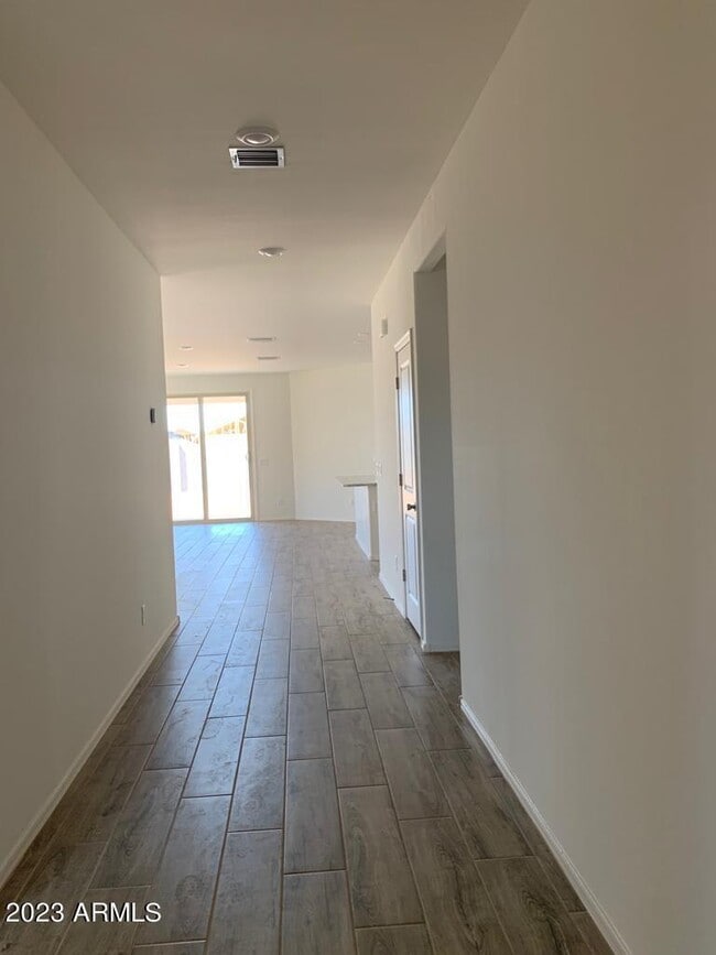 Building Photo - 2340 W Sunland Ave