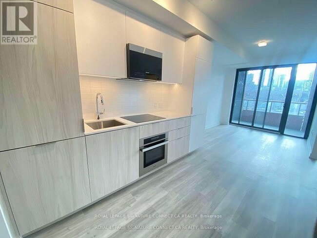 Photo du bâtiment - 28 Eastern Ave