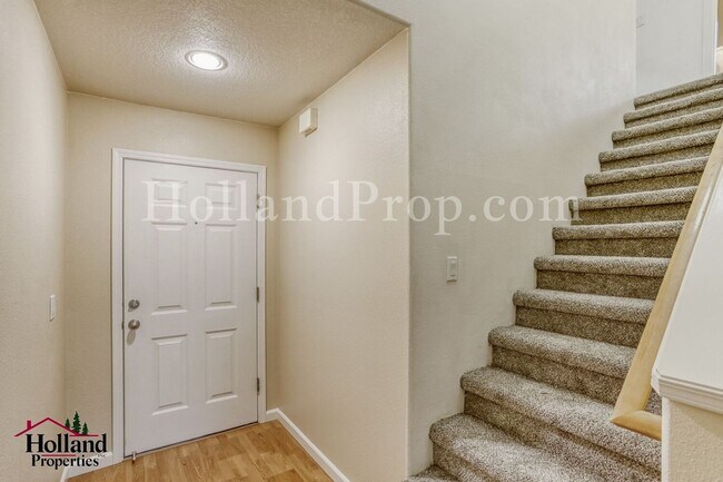 Foto del edificio - Beautiful 3-Bedroom Hillsboro Home with 2-Car Garage!