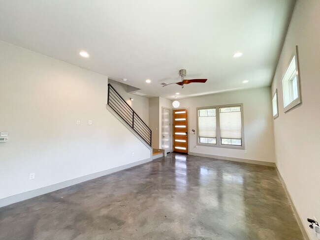 Foto del edificio - Stylish Contemporary 3-Bedroom Condo-Moder...