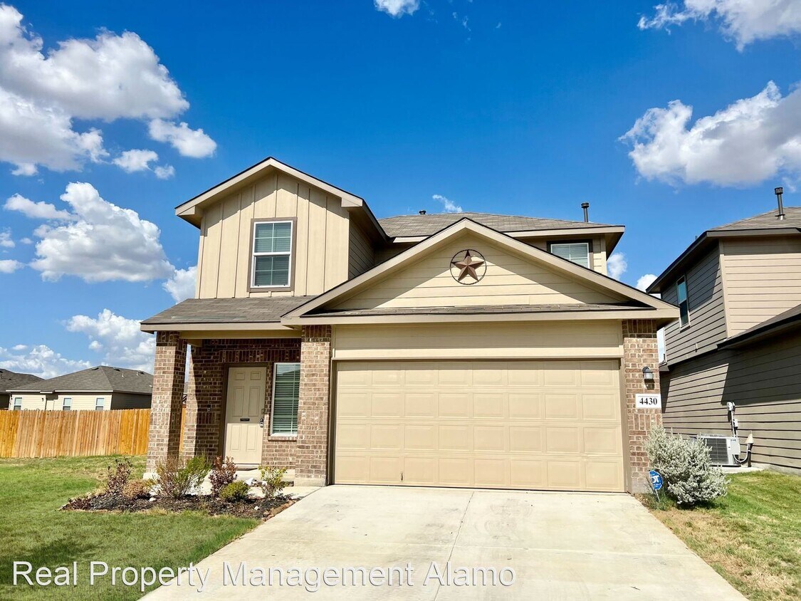 4 br, 2.5 bath House 4430 Lake Ritter St...