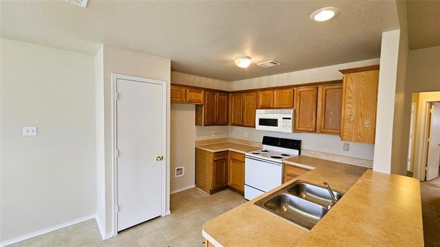 Building Photo - 715 Hallvale Dr