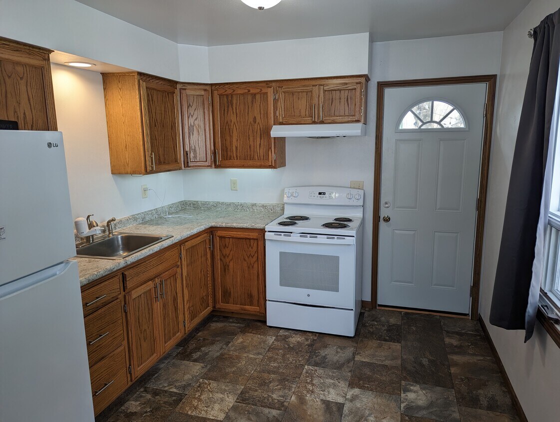 Primary Photo - 283 E Oak St