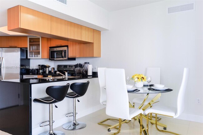 Foto del edificio - 1750 N Bayshore Dr