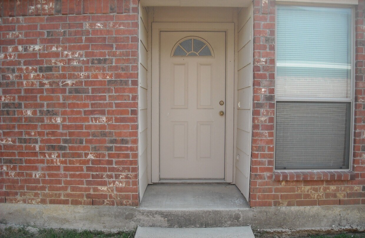 Building Photo - RAGLAND2121-23