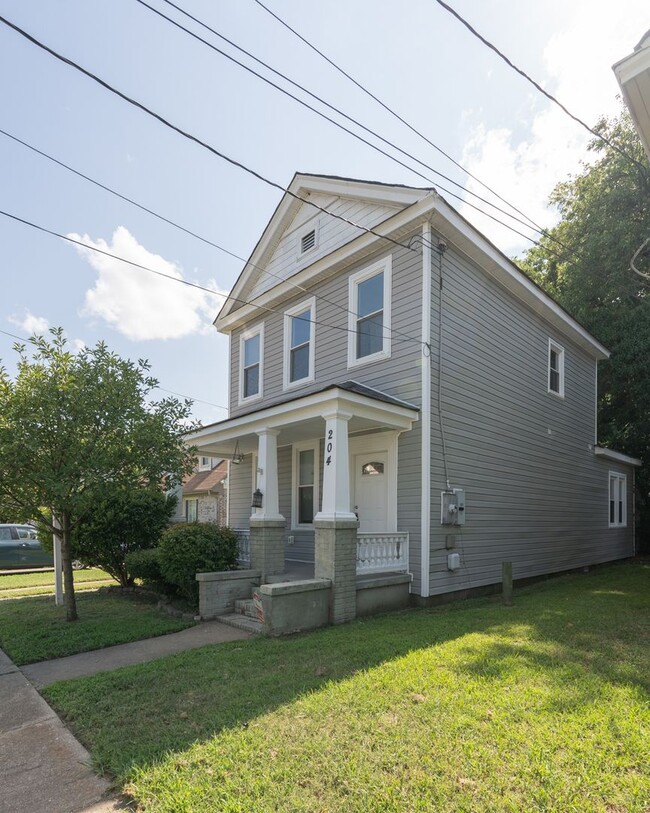 Building Photo - 204 Armstrong St