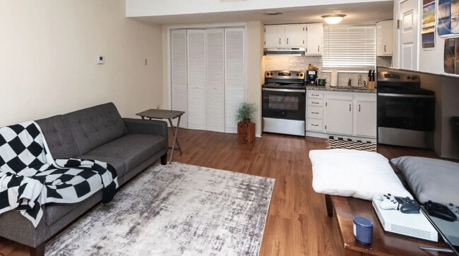 Foto del edificio - Lincoln Square Townhomes