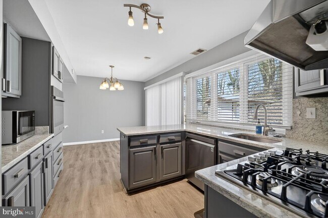 Foto del edificio - 1405 Pennington Ln