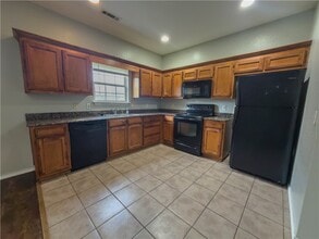 Building Photo - 3207 SW Amberwood Ave