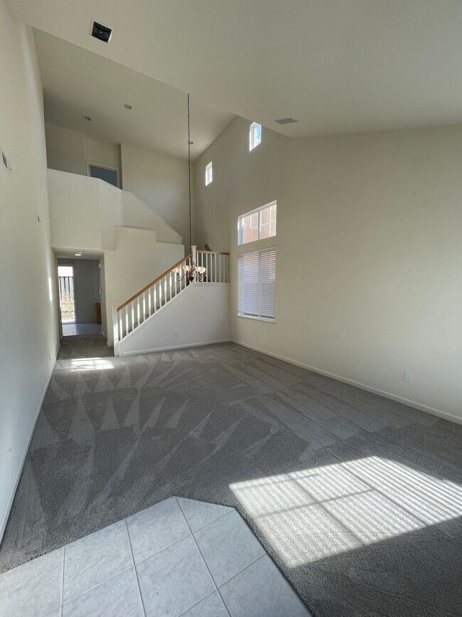 Building Photo - 31 Cymbidium Cir