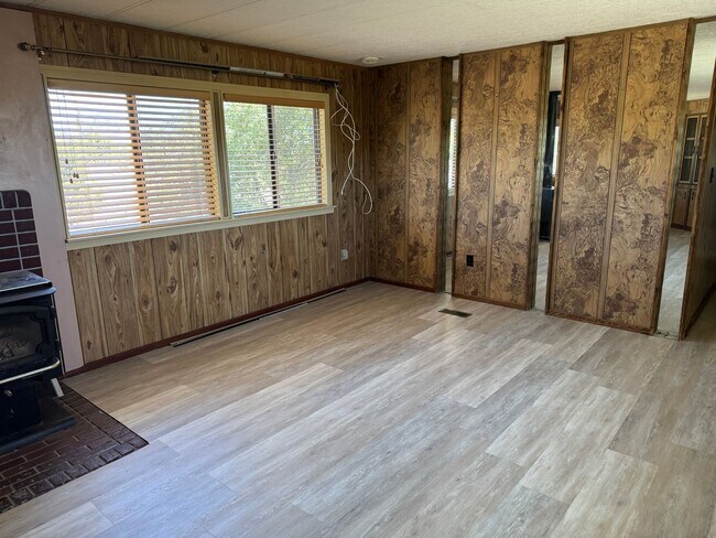 Foto del edificio - 3 Bedroom, 2 Bathroom Home in Tijeras, NM