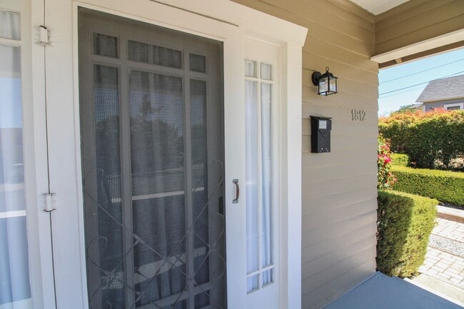 Foto del edificio - 2 Bedroom Bungalow Downtown SLO with Garage
