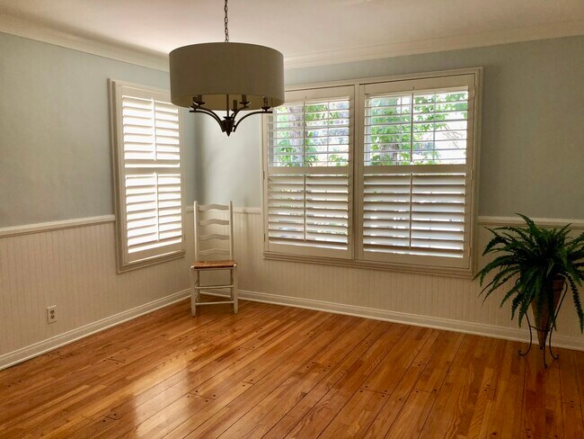 Dining room - 2612 E Glenoaks Blvd