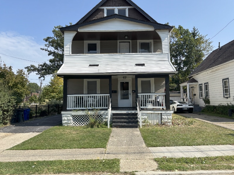 2833 E 100th St Cleveland, OH 44104 – photo 1
