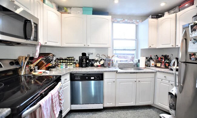 Building Photo - 55 W 55th St