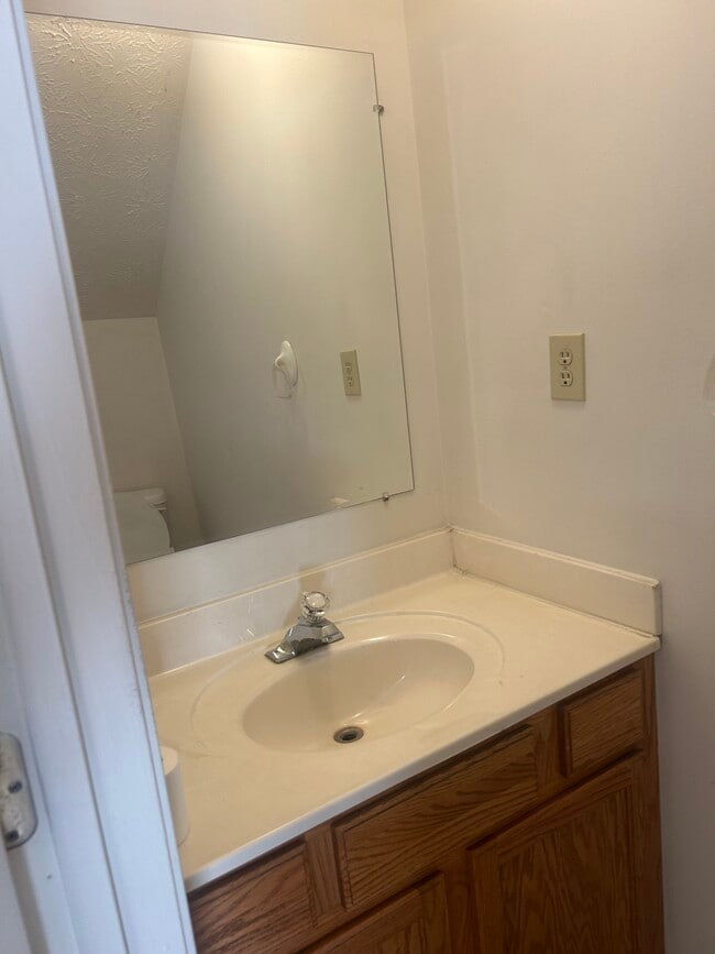 Building Photo - 244 Burkhardt Way