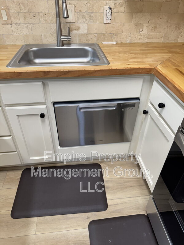 Foto del edificio - 1700 Dalloz Rd