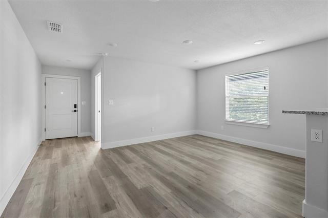 Foto del edificio - 408 W 6th St