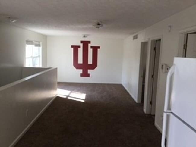 Building Photo - 1201 N Woodburn Ave