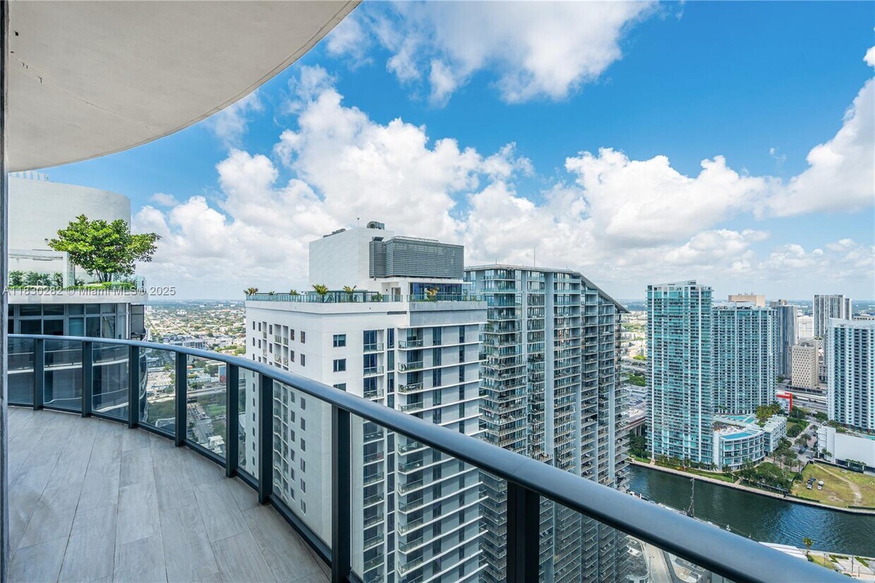 Foto principal - 45 SW 9th St