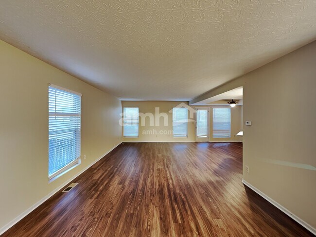 Building Photo - 728 Bouvier Court