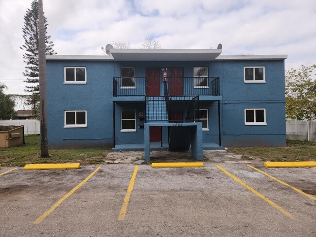 Building Photo - 1757 Russell St S