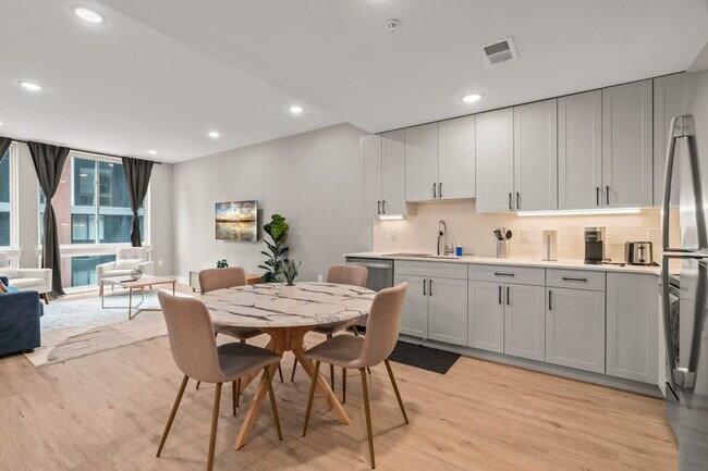 Building Photo - 916 N Delaware Ave