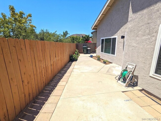 Building Photo - 343 Rolling Hills Ln