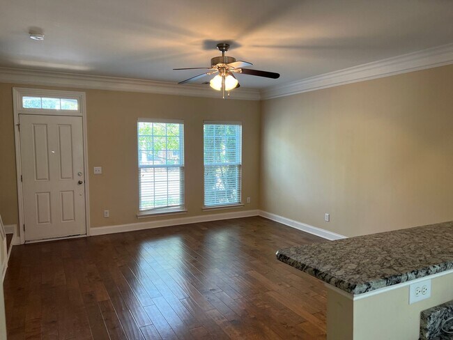 Foto del edificio - 3 bedroom/2.5 Bathroom Sugar Valley Townhome