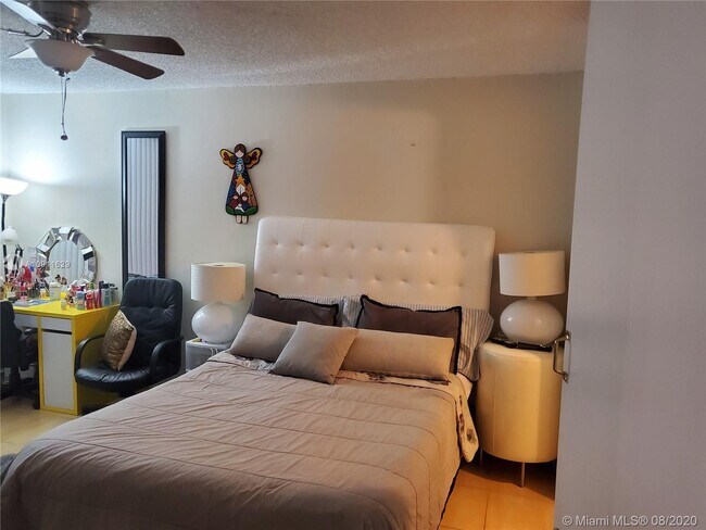 Foto del edificio - 1300 NE Miami Gardens Dr