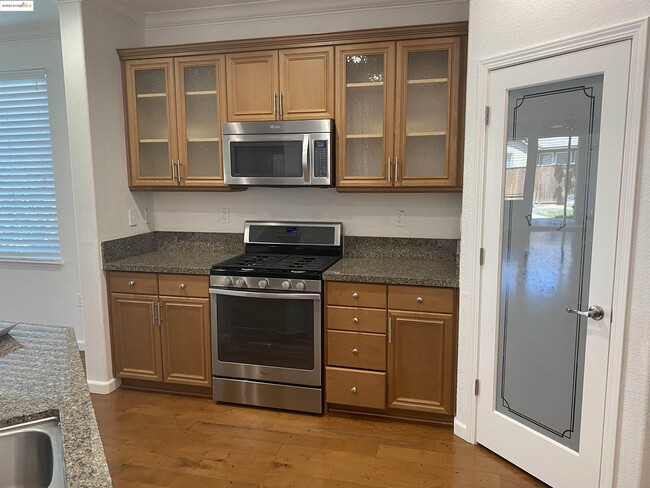 Foto del edificio - 9821 Key W Way