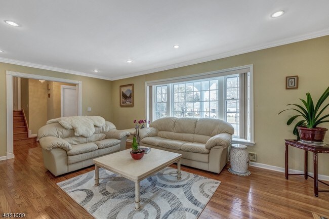 Foto del edificio - 264 Long Hill Dr