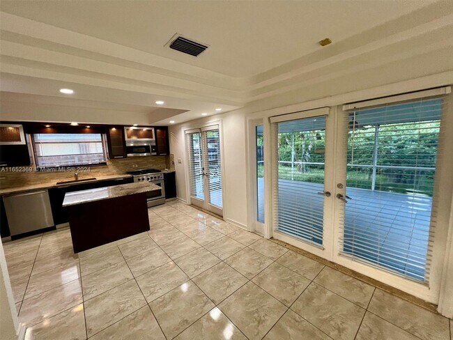 Foto del edificio - 20525 Highland Lakes Blvd